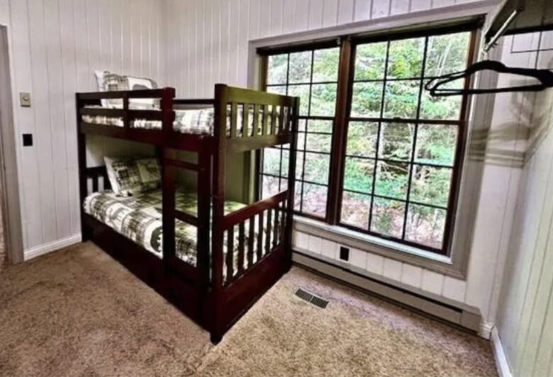 A Spacious and Scenic Getaway on Snowshoe Mountain - Snowshoe, West Virginia