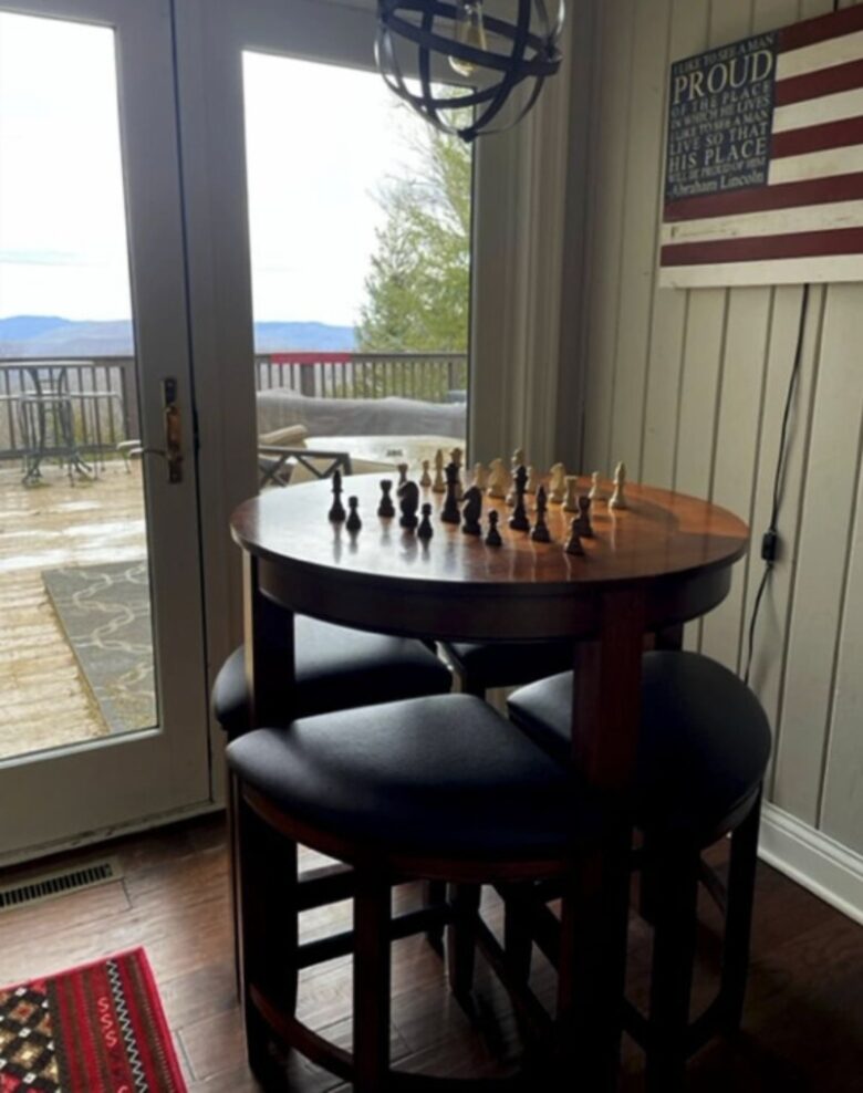 A Spacious and Scenic Getaway on Snowshoe Mountain - Snowshoe, West Virginia