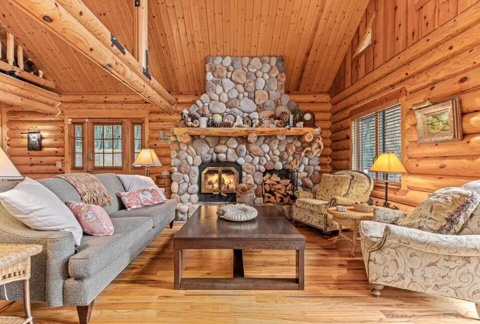 Elegant Lakefront Escape on the Shores of Gilmore Lake - Minong, Wisconsin