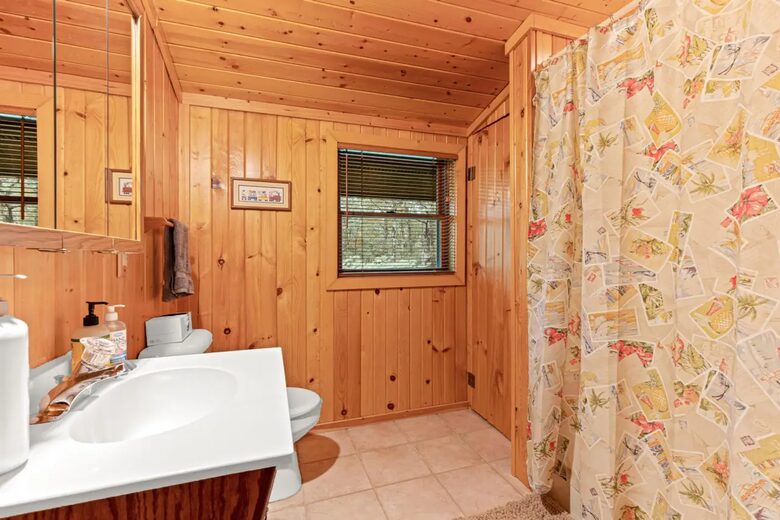 Elegant Lakefront Escape on the Shores of Gilmore Lake - Minong, Wisconsin