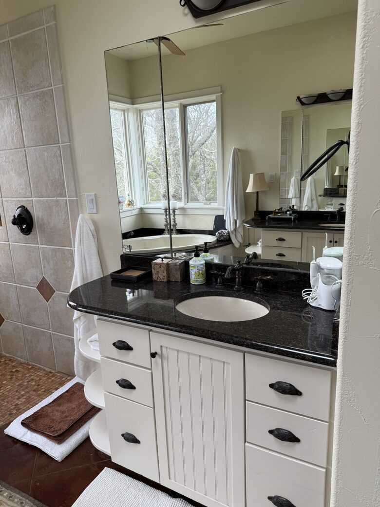An Oasis of Style and Comfort on Lake Travis - Lago Vista, Texas