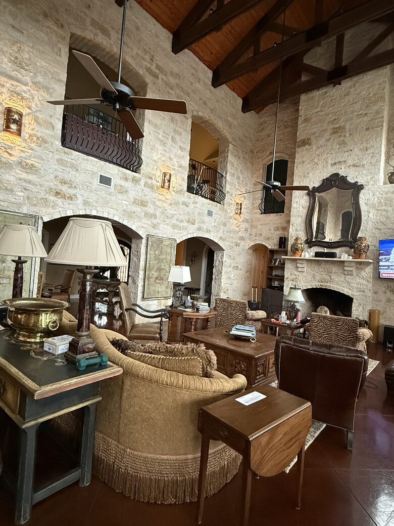 An Oasis of Style and Comfort on Lake Travis - Lago Vista, Texas