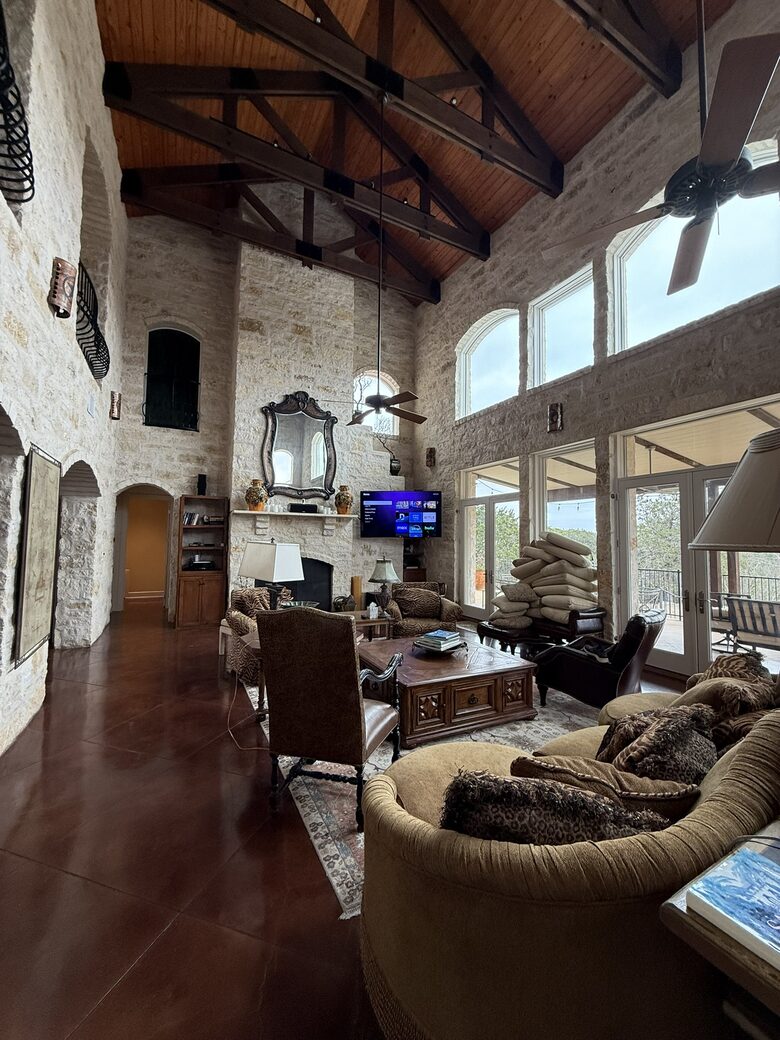 An Oasis of Style and Comfort on Lake Travis - Lago Vista, Texas