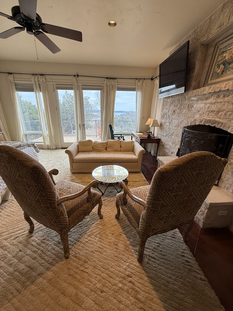 An Oasis of Style and Comfort on Lake Travis - Lago Vista, Texas