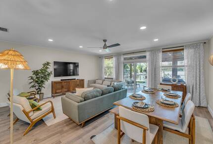 Hollywood Hideaway | Stylish Waterfront Escape Near the Beach - Hollywood, Florida
