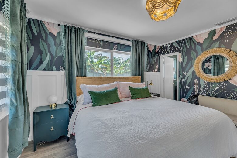 Hollywood Hideaway | Stylish Waterfront Escape Near the Beach - Hollywood, Florida