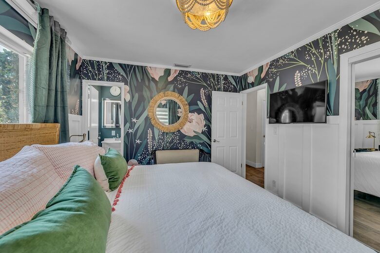 Hollywood Hideaway | Stylish Waterfront Escape Near the Beach - Hollywood, Florida