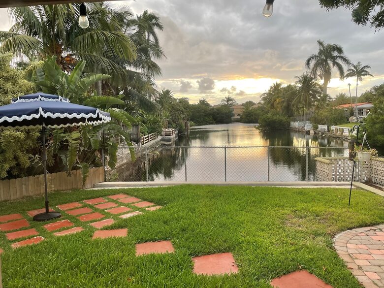 Hollywood Hideaway | Stylish Waterfront Escape Near the Beach - Hollywood, Florida