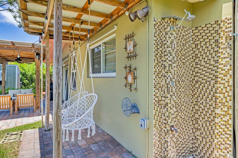 Hollywood Hideaway | Stylish Waterfront Escape Near the Beach - Hollywood, Florida