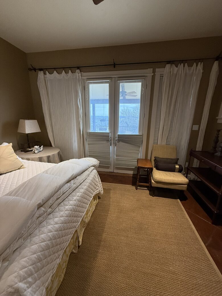 An Oasis of Style and Comfort on Lake Travis - Lago Vista, Texas