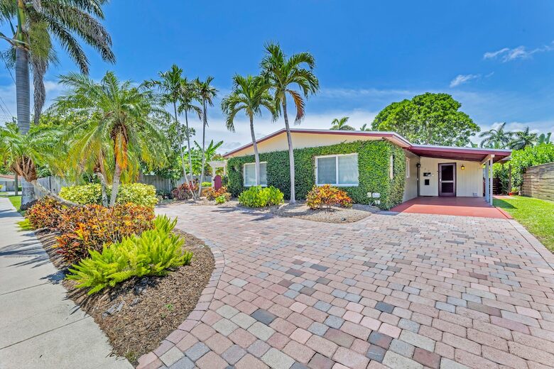 Hollywood Hideaway | Stylish Waterfront Escape Near the Beach - Hollywood, Florida