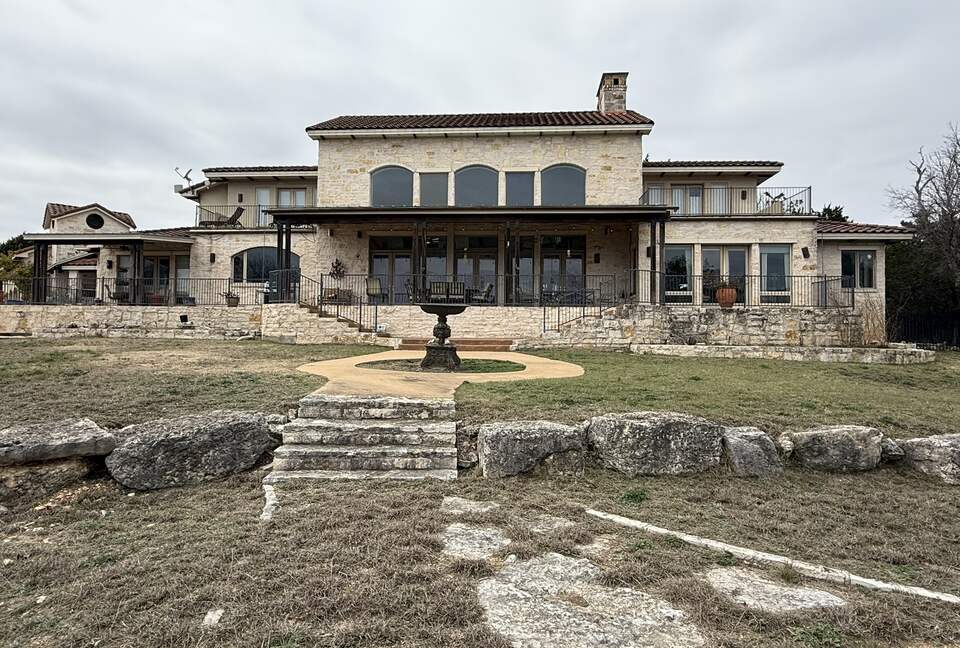 An Oasis of Style and Comfort on Lake Travis - Lago Vista, Texas