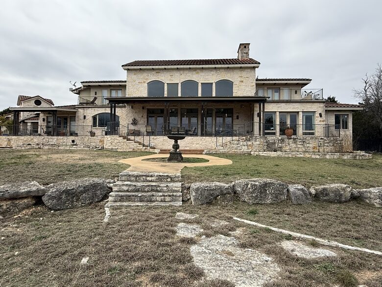An Oasis of Style and Comfort on Lake Travis - Lago Vista, Texas