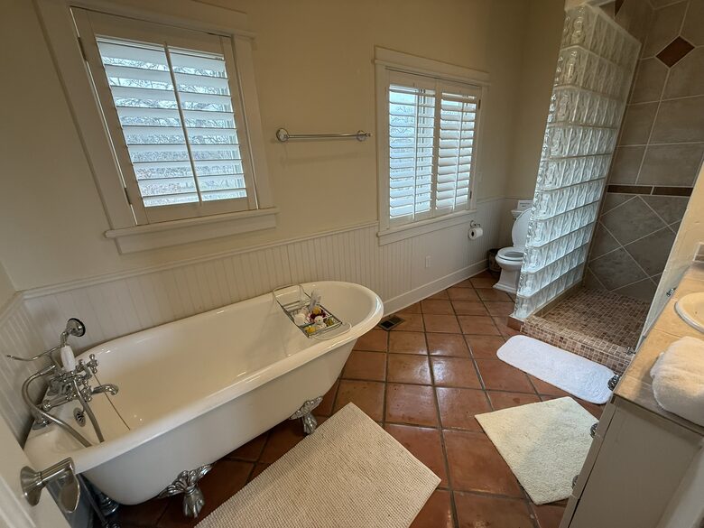 An Oasis of Style and Comfort on Lake Travis - Lago Vista, Texas