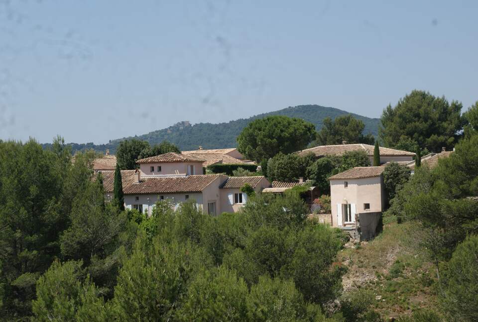 Refined Pont Royal Retreat with Heated Pool - Mallemort Pont Royal, France