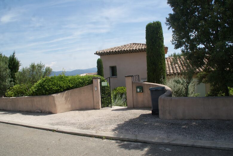 Refined Pont Royal Retreat with Heated Pool - Mallemort Pont Royal, France