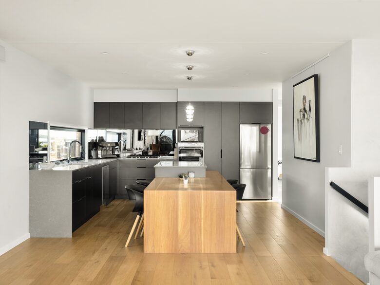Stylish Two-Level Escape with Stunning Ocean Vistas - Woolgoolga, Australia