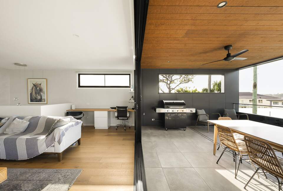 Stylish Two-Level Escape with Stunning Ocean Vistas - Woolgoolga, Australia
