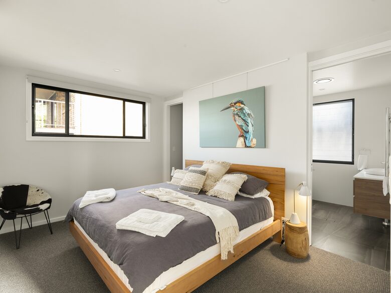Stylish Two-Level Escape with Stunning Ocean Vistas - Woolgoolga, Australia