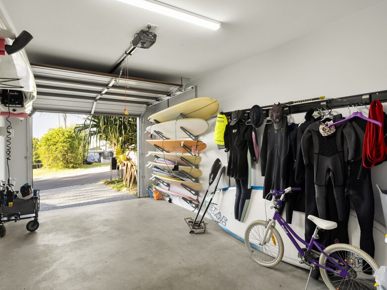 Stylish Two-Level Escape with Stunning Ocean Vistas - Woolgoolga, Australia