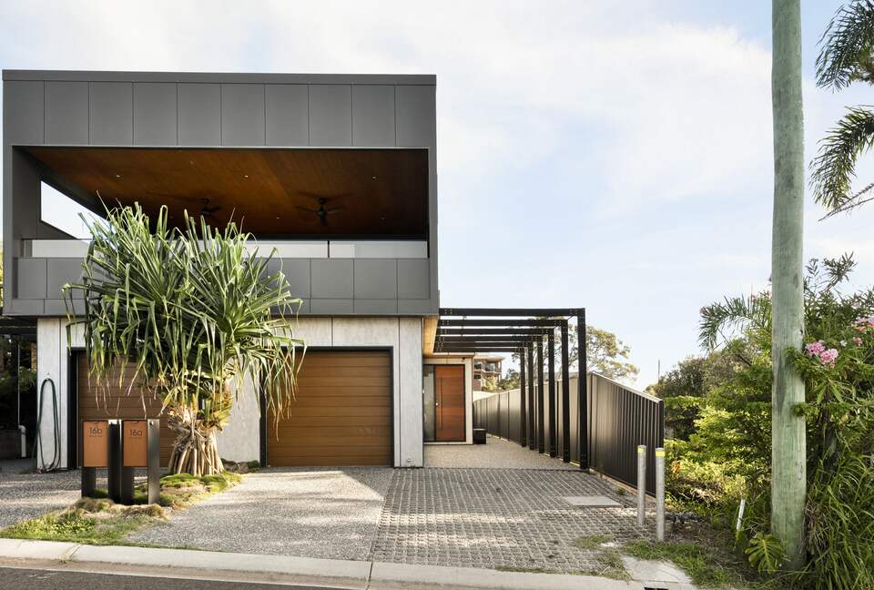 Stylish Two-Level Escape with Stunning Ocean Vistas - Woolgoolga, Australia