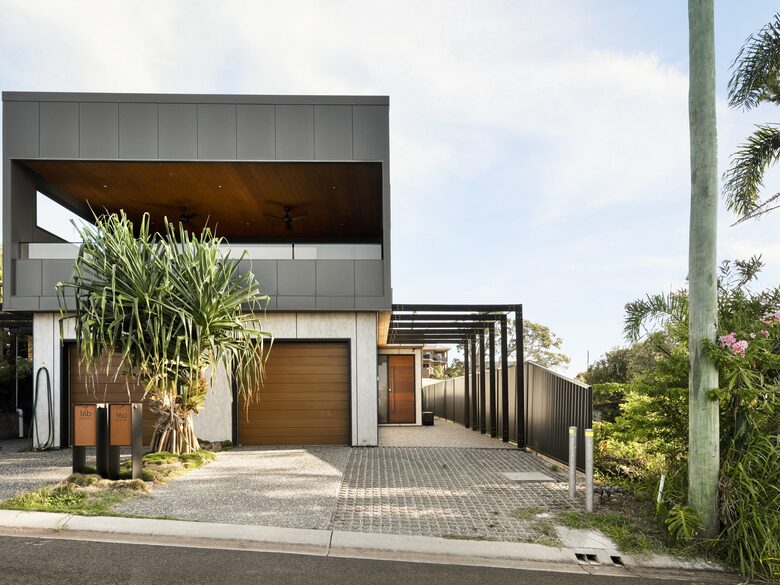 Stylish Two-Level Escape with Stunning Ocean Vistas - Woolgoolga, Australia
