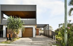 Stylish Two-Level Escape with Stunning Ocean Vistas - Woolgoolga, Australia
