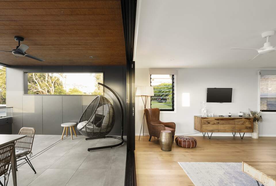 Stylish Two-Level Escape with Stunning Ocean Vistas - Woolgoolga, Australia