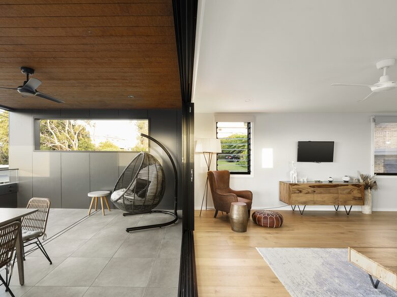 Stylish Two-Level Escape with Stunning Ocean Vistas - Woolgoolga, Australia