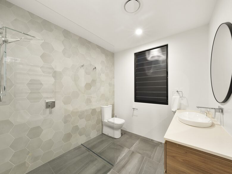 Stylish Two-Level Escape with Stunning Ocean Vistas - Woolgoolga, Australia