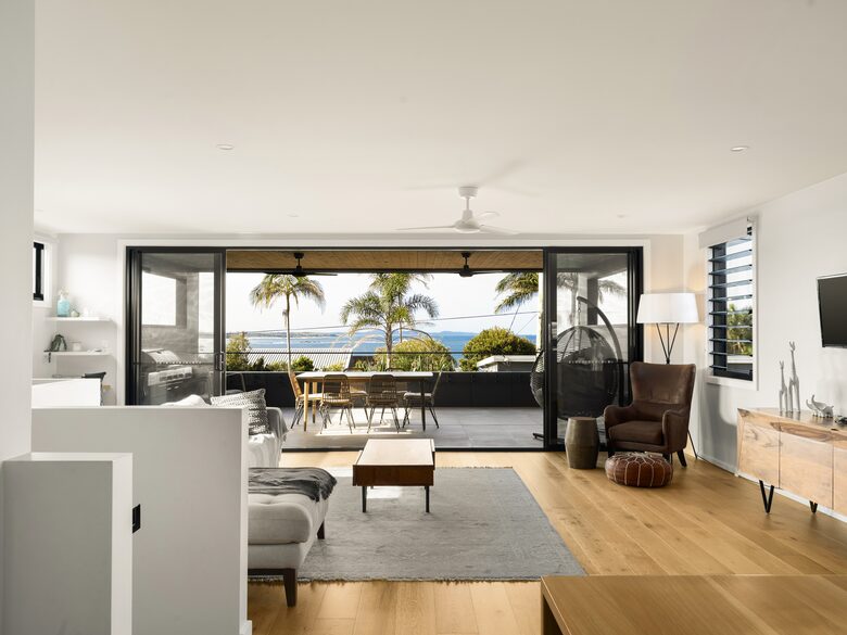 Stylish Two-Level Escape with Stunning Ocean Vistas - Woolgoolga, Australia