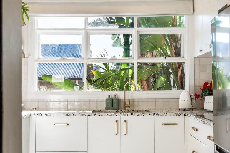 Sun, Style & Sea Views: Luxe Terrace in Newcastle - Newcastle, Australia