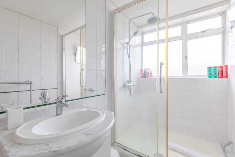 Thameside 2BD Apartment - London, United Kingdom