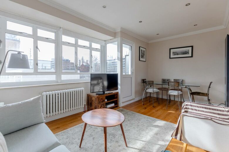 Thameside 2BD Apartment - London, United Kingdom