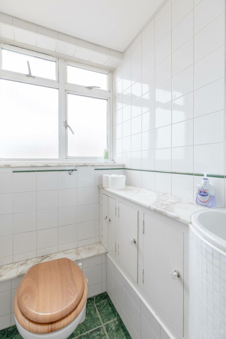 Thameside 2BD Apartment - London, United Kingdom