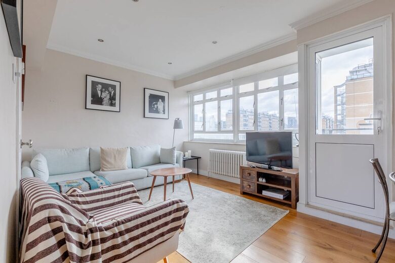 Thameside 2BD Apartment - London, United Kingdom