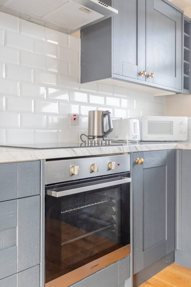 Thameside 2BD Apartment - London, United Kingdom