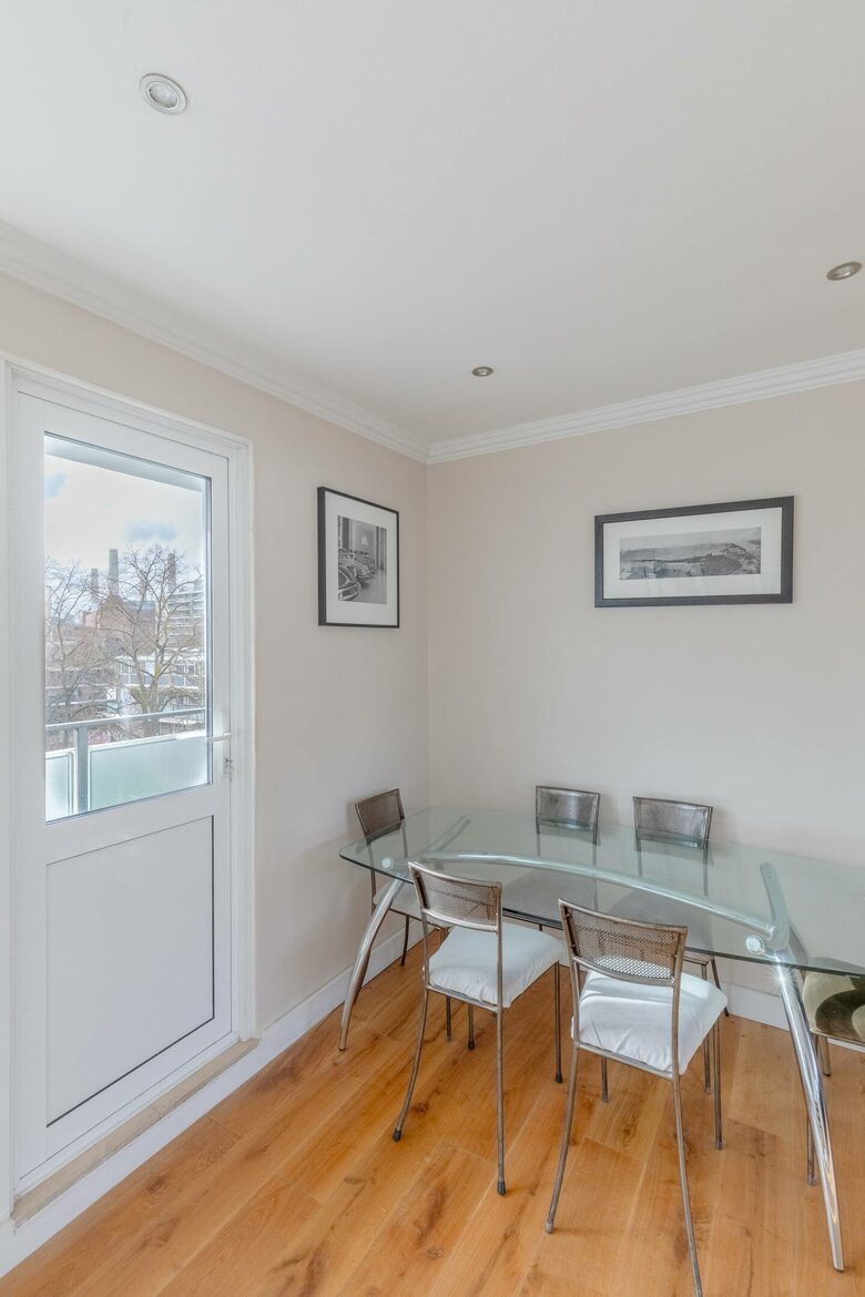 Thameside 2BD Apartment - London, United Kingdom