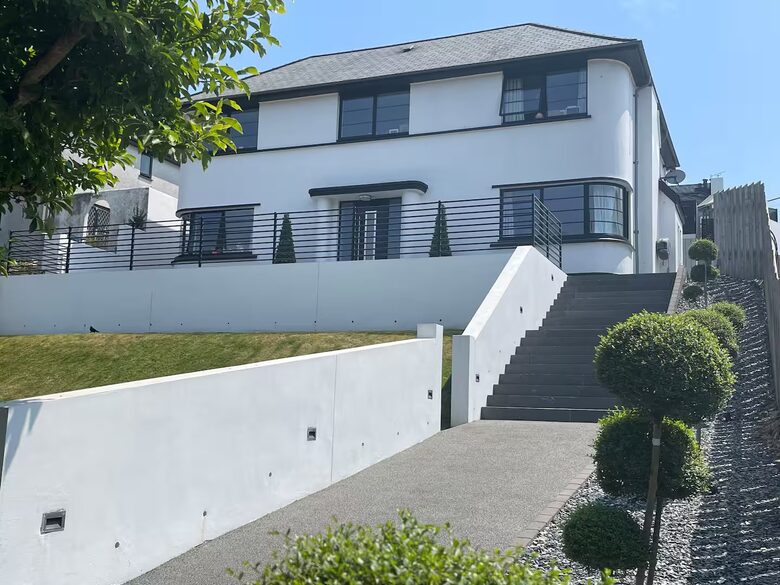 Luxurious Art Deco Retreat in Truro with Cinema & Hot Tub - Truro, United Kingdom