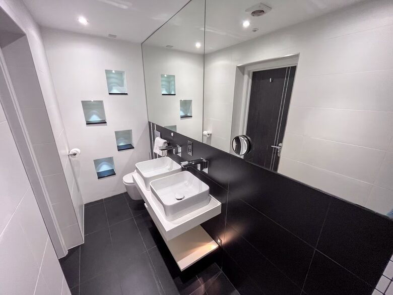 Luxurious Art Deco Retreat in Truro with Cinema & Hot Tub - Truro, United Kingdom