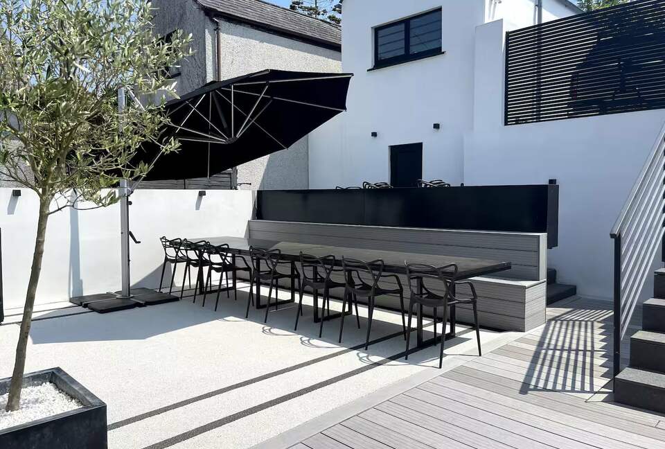 Luxurious Art Deco Retreat in Truro with Cinema & Hot Tub - Truro, United Kingdom