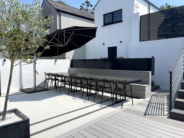 Luxurious Art Deco Retreat in Truro with Cinema & Hot Tub - Truro, United Kingdom