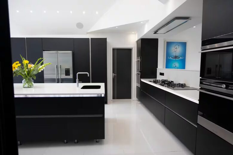 Luxurious Art Deco Retreat in Truro with Cinema & Hot Tub - Truro, United Kingdom