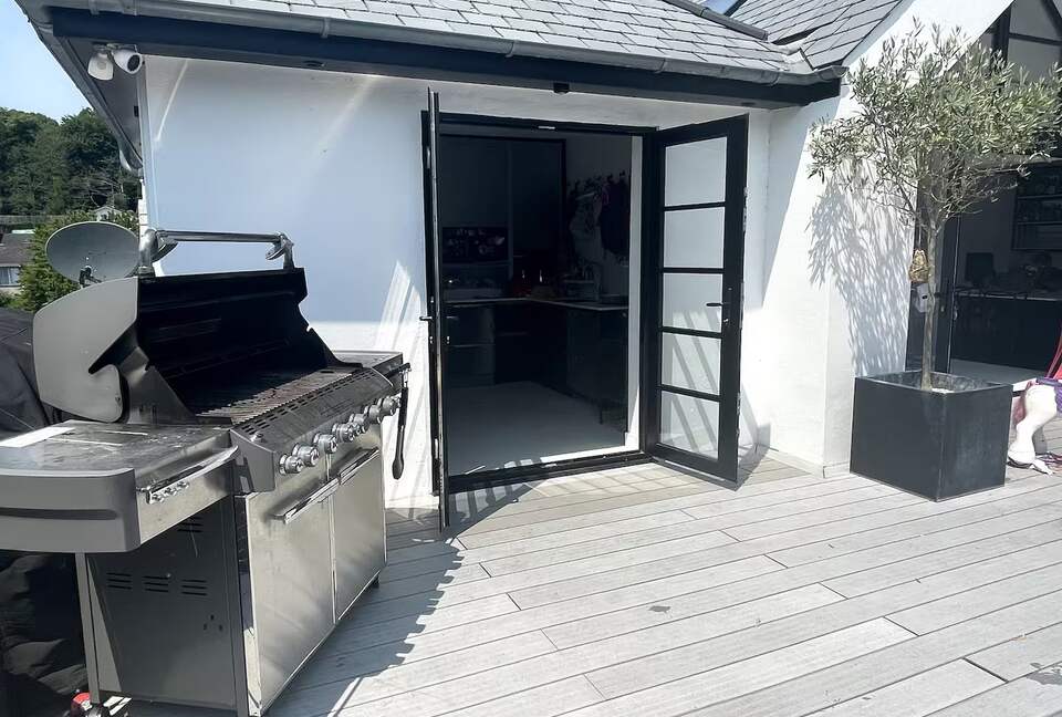 Luxurious Art Deco Retreat in Truro with Cinema & Hot Tub - Truro, United Kingdom