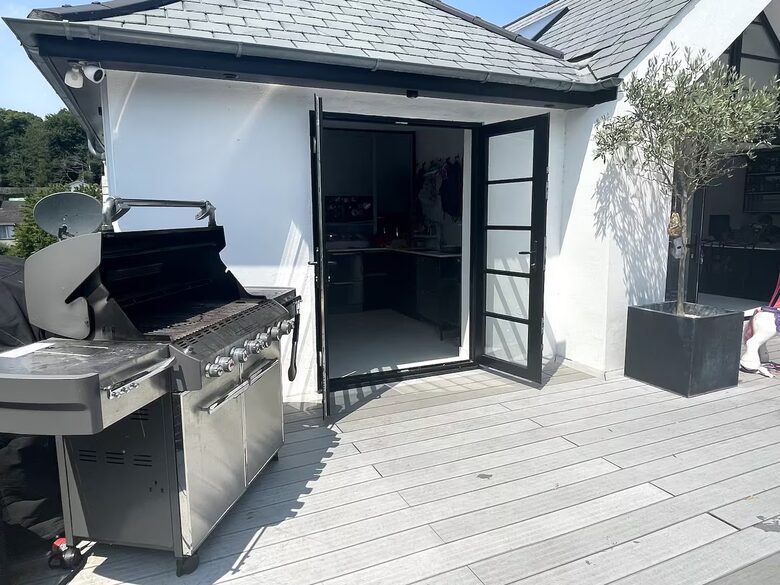 Luxurious Art Deco Retreat in Truro with Cinema & Hot Tub - Truro, United Kingdom