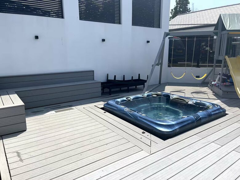 Luxurious Art Deco Retreat in Truro with Cinema & Hot Tub - Truro, United Kingdom