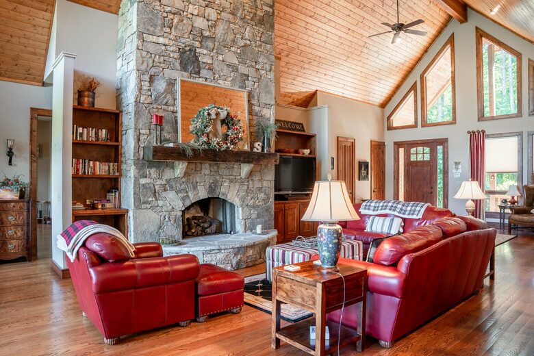 Alpine-Inspired Retreat with Panoramic Mountain Views - Tuckasegee, North Carolina