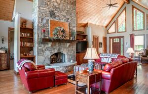 Alpine-Inspired Retreat with Panoramic Mountain Views - Tuckasegee, North Carolina