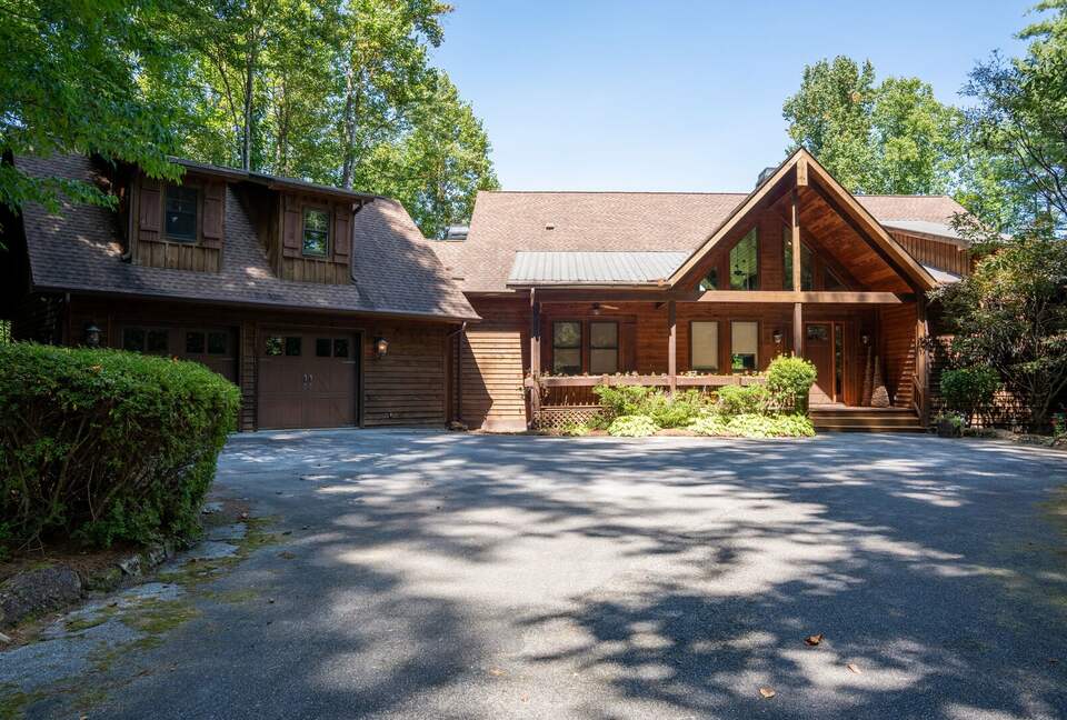 Alpine-Inspired Retreat with Panoramic Mountain Views - Tuckasegee, North Carolina