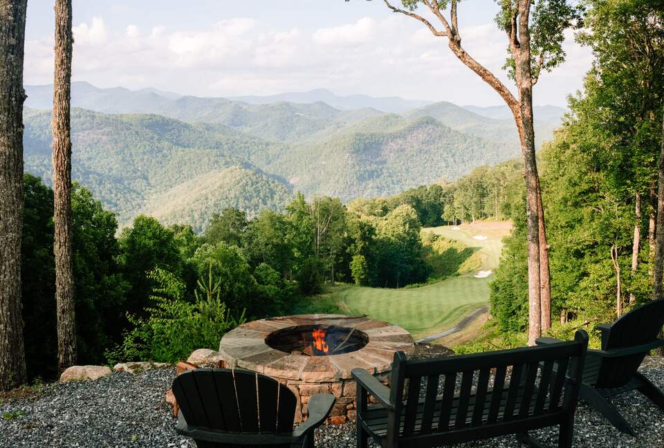 Alpine-Inspired Retreat with Panoramic Mountain Views - Tuckasegee, North Carolina